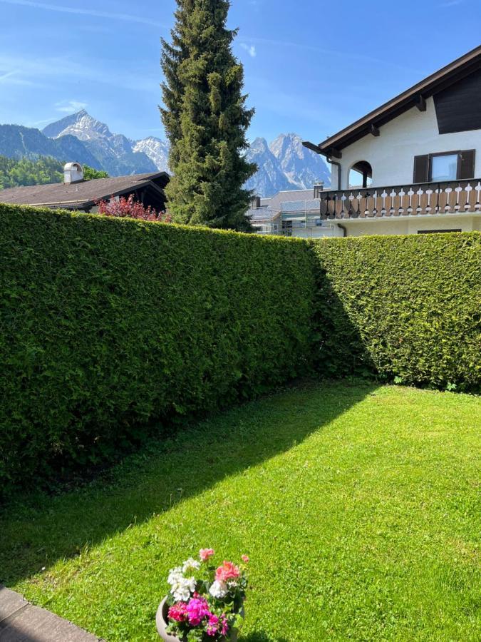 Doppelhaushaelfte Zugspitzblick Mit Privatem Garten Garmisch-Partenkirchen Exterior foto